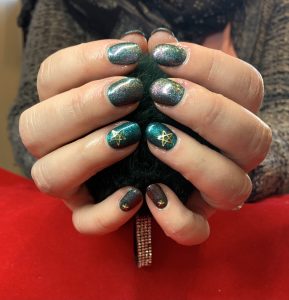 Potter's Pinkies CND Shellac green nails with gold nail art. 
